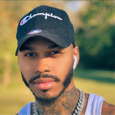 QYRE headshot 2022 QYRE headshot 2022